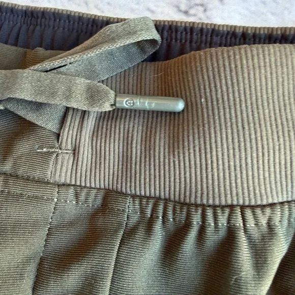 Lululemon Men's ABC Jogger Pants Olive Large Pull On Athletic Zip Pockets EUC - Picture 4 of 16
